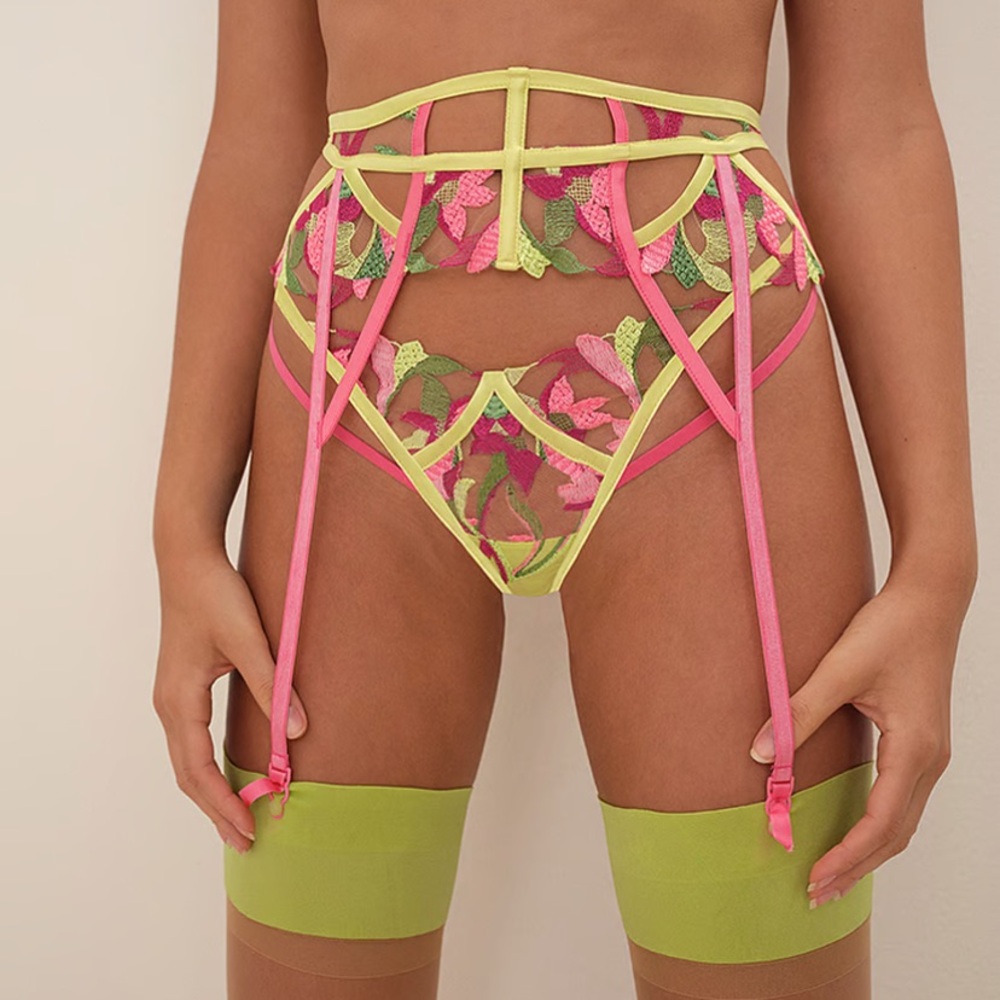 NWT For Love & Lemons Petunia Embroidery Garter